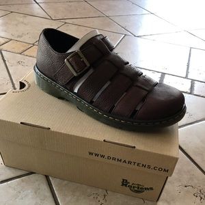 Men’s size 10 Dr. Martens Fenton dark brown.